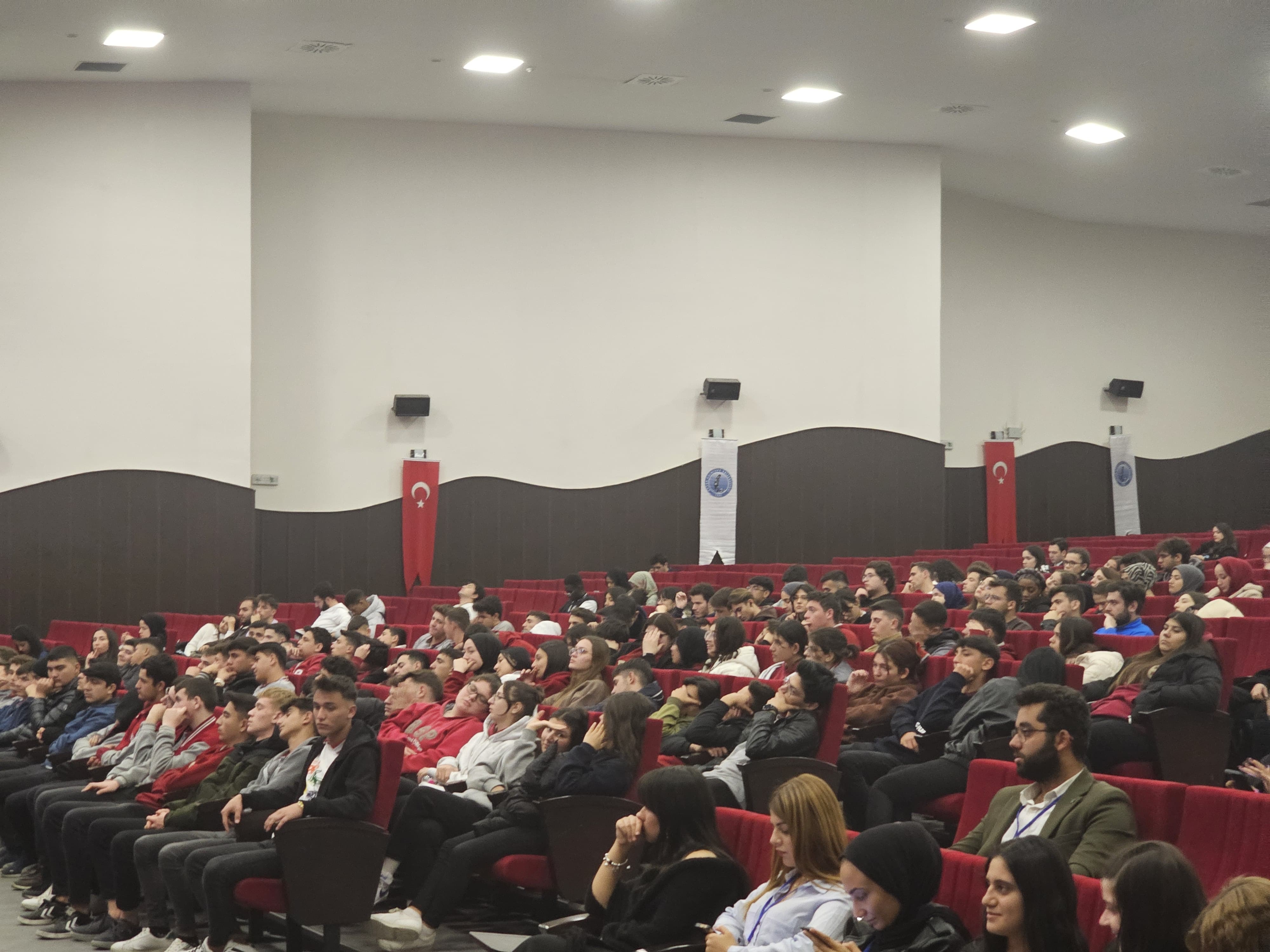 Rahmiye Sare Palalı Koleji Öğrencileri Girişimcilik ve Kariyer Zirvesi'ne Katıldı