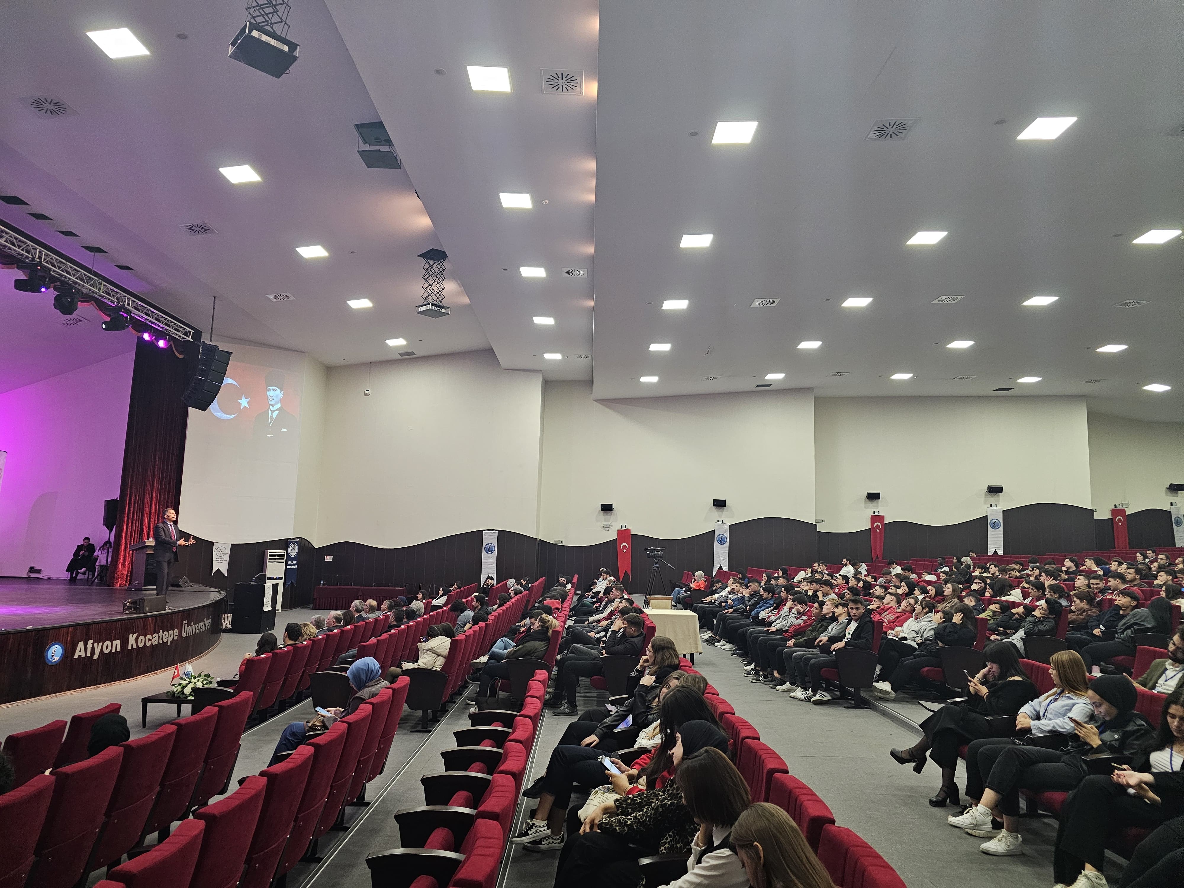 Rahmiye Sare Palalı Koleji Öğrencileri Girişimcilik ve Kariyer Zirvesi'ne Katıldı