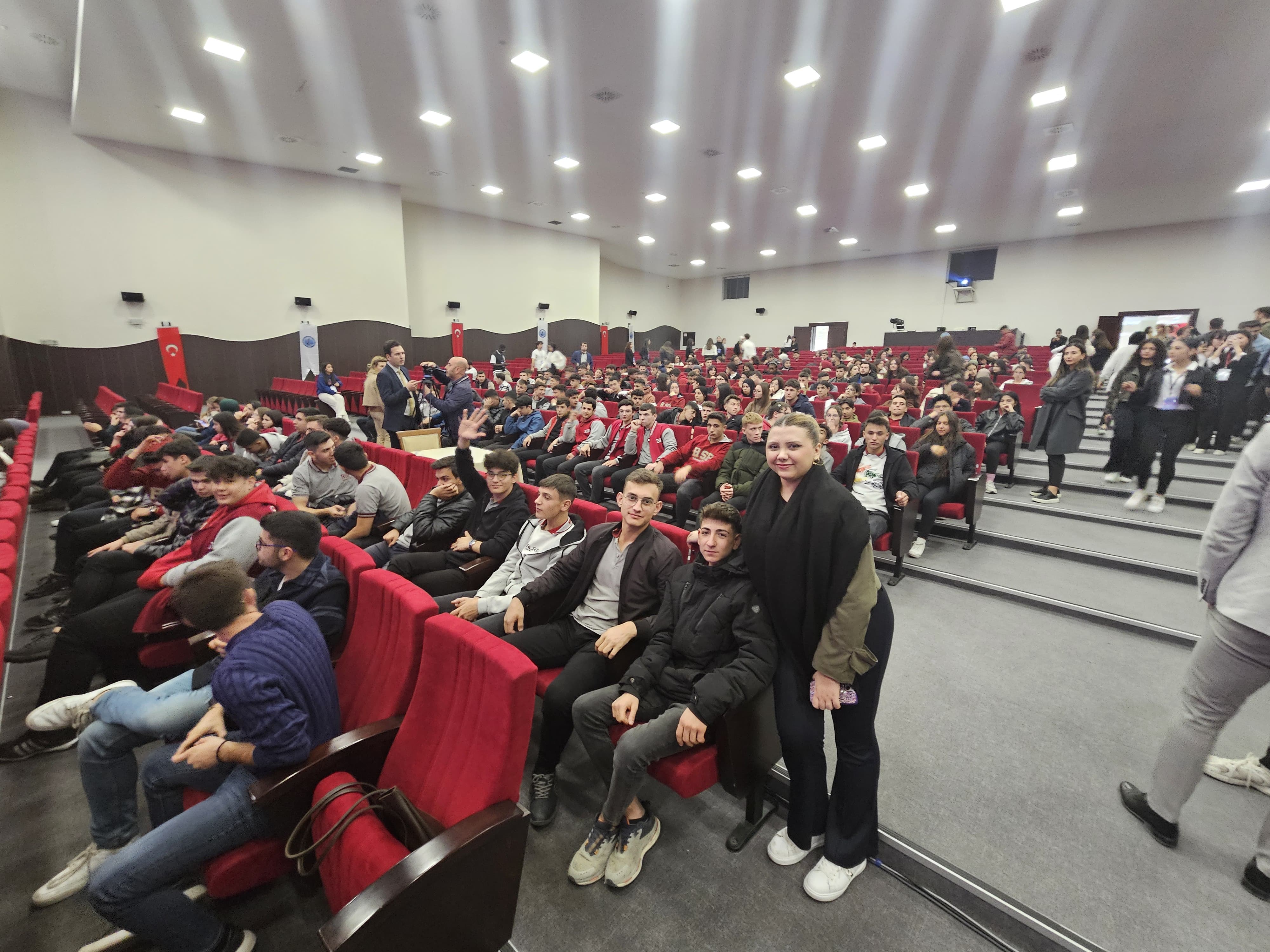 Rahmiye Sare Palalı Koleji Öğrencileri Girişimcilik ve Kariyer Zirvesi'ne Katıldı