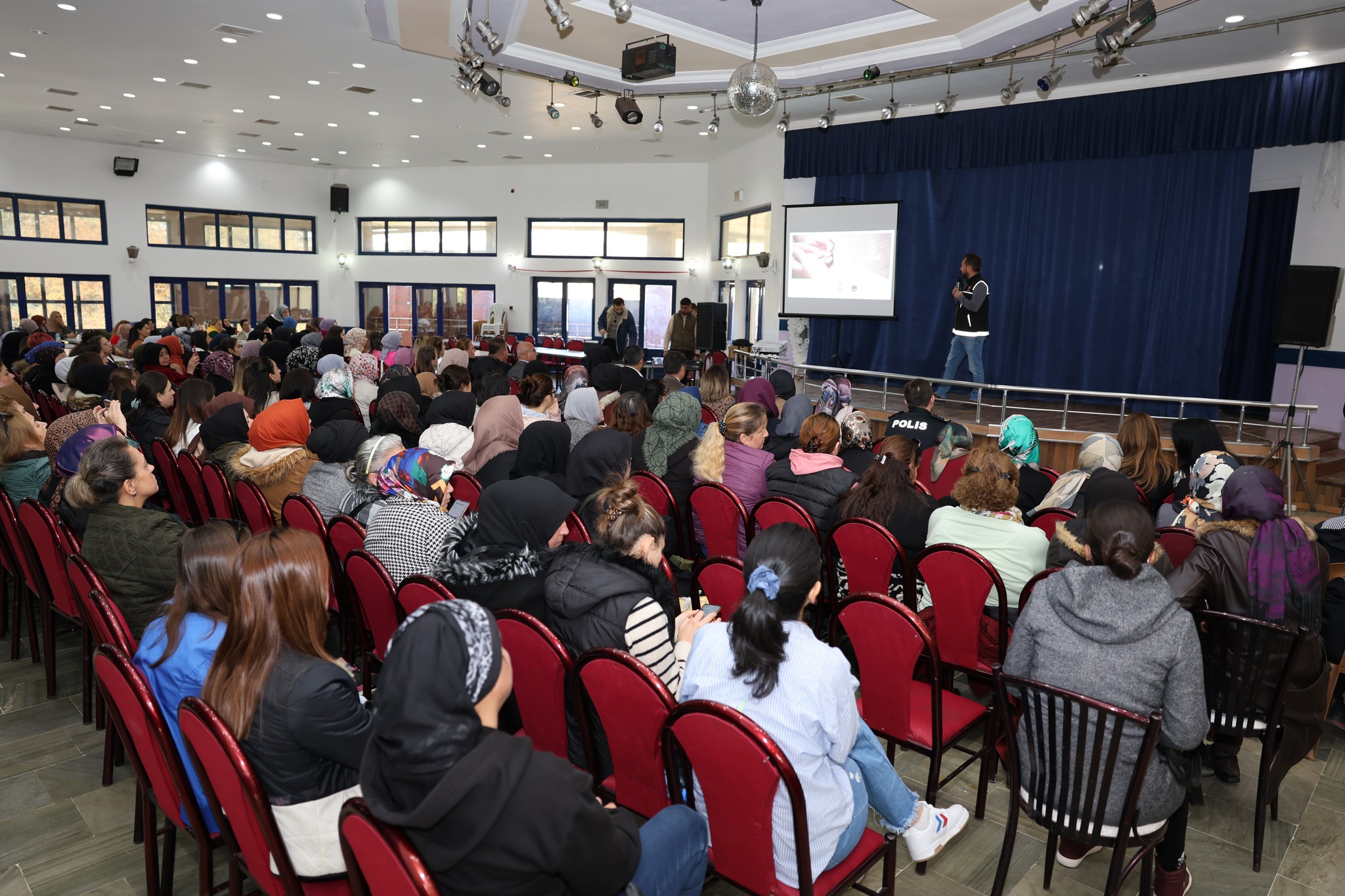 Sandıklı’da Uyuşturucu Kullanımına Karşı Seminer Düzenlendi