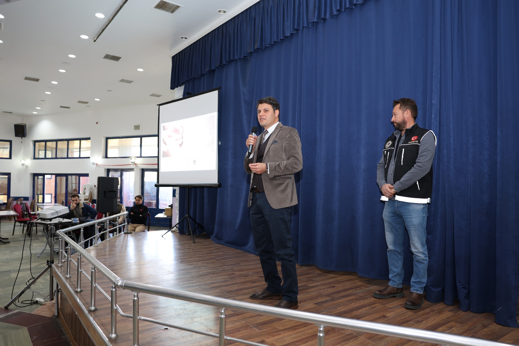 Sandıklı’da Uyuşturucu Kullanımına Karşı Seminer Düzenlendi