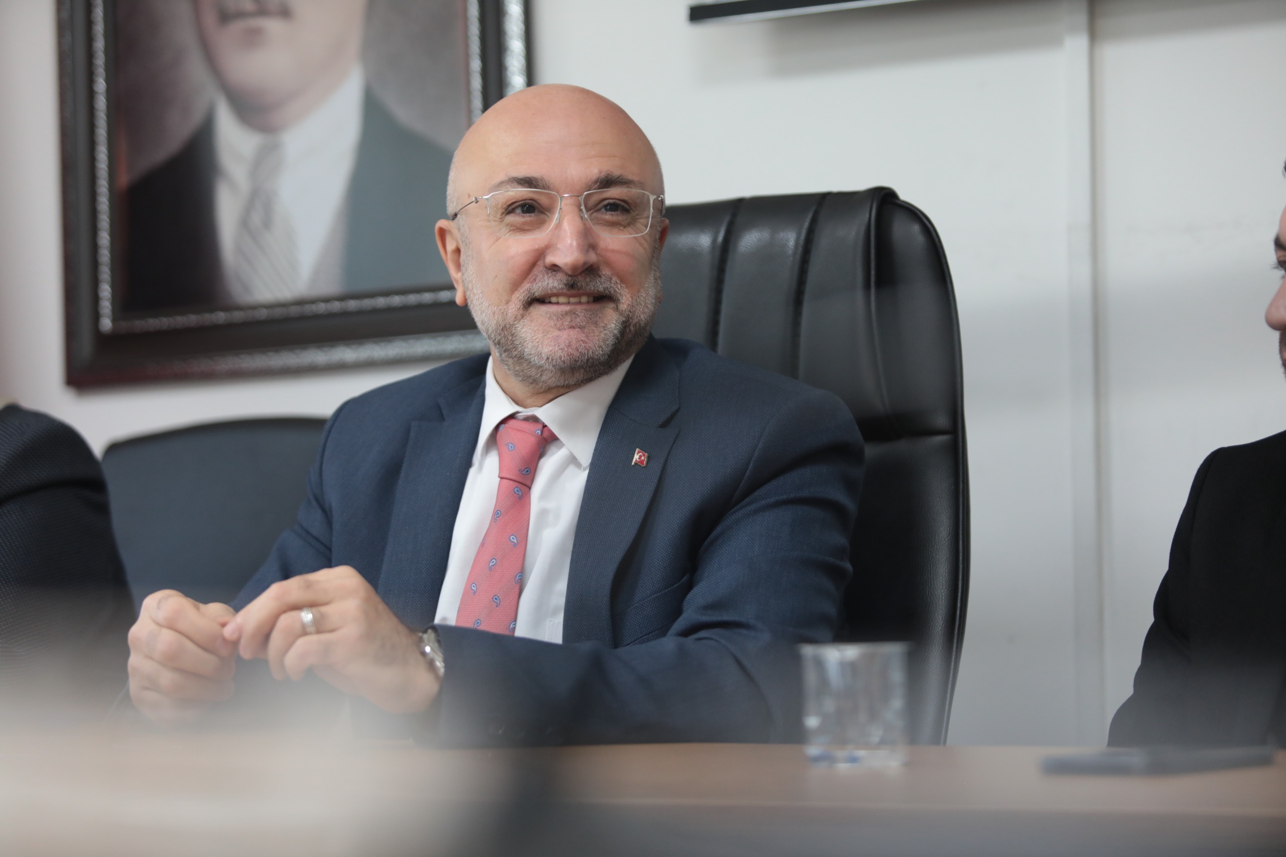 “SEÇİLMİŞLİK, VATANA PUSU KURANLARA DESTEK VERME HAKKI TANIMAZ!”