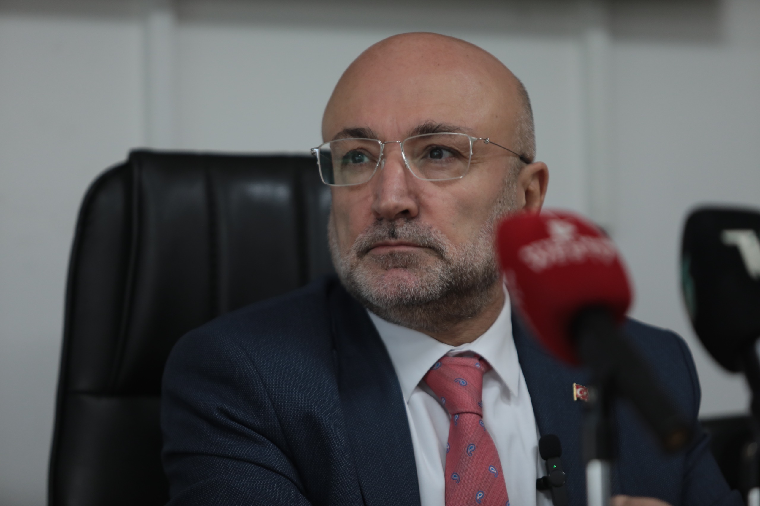 “SEÇİLMİŞLİK, VATANA PUSU KURANLARA DESTEK VERME HAKKI TANIMAZ!”