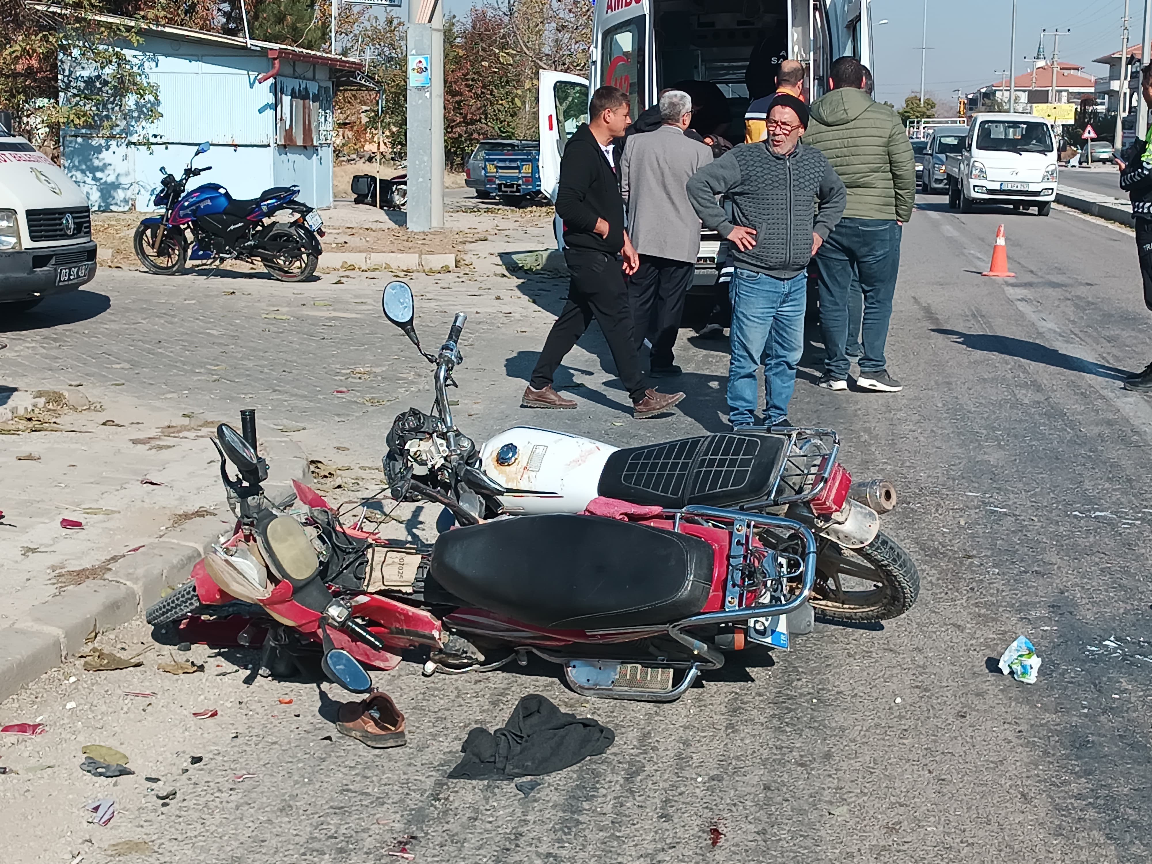 Afyonkarahisar’da Motosiklet Kazası: İki Sürücü Ağır Yaralı