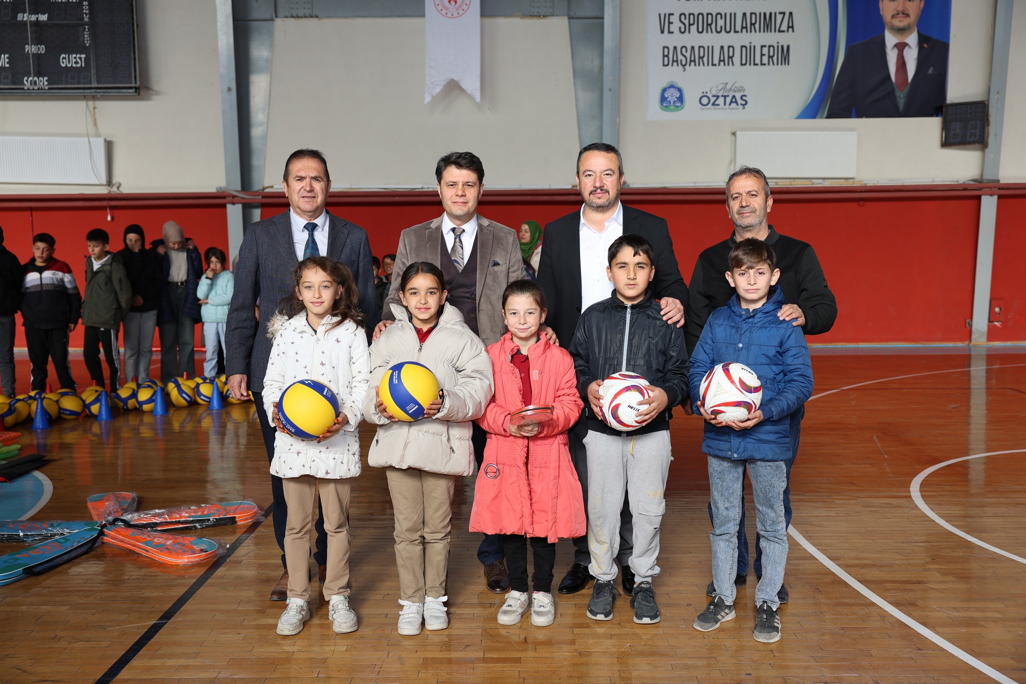 Sandıklı'da Okullara Spor Malzemesi Desteği