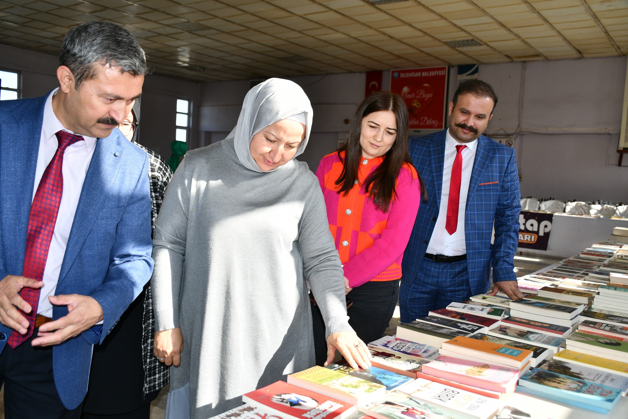 İscehisar'da Kitap Fuarı Açıldı Başkan Kılınçarslan Açılışa Katıldı