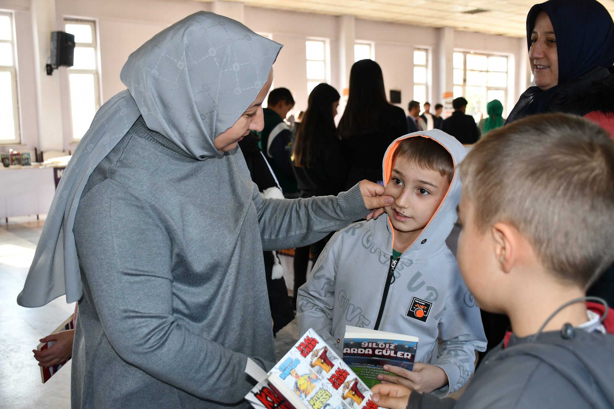 İscehisar'da Kitap Fuarı Açıldı Başkan Kılınçarslan Açılışa Katıldı