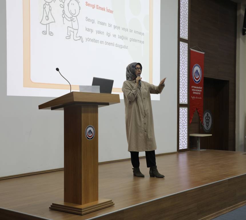 "Evlilik Öncesi İletişim ve Hazırlık, Sağlıklı Bir Aile Hayatının Temelidir"