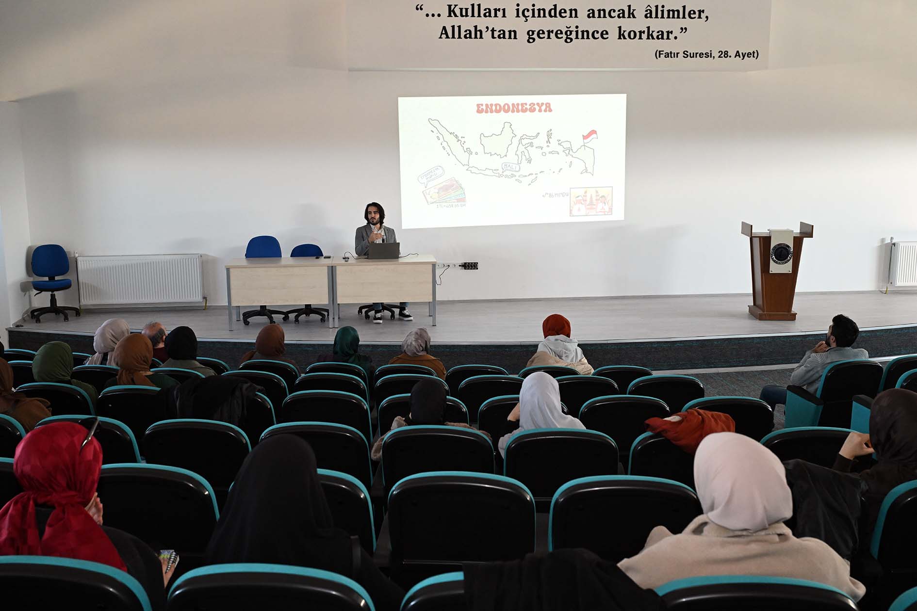 AKÜ’DE “BALİ’DE SANAT” KONFERANSI DÜZENLENDİ