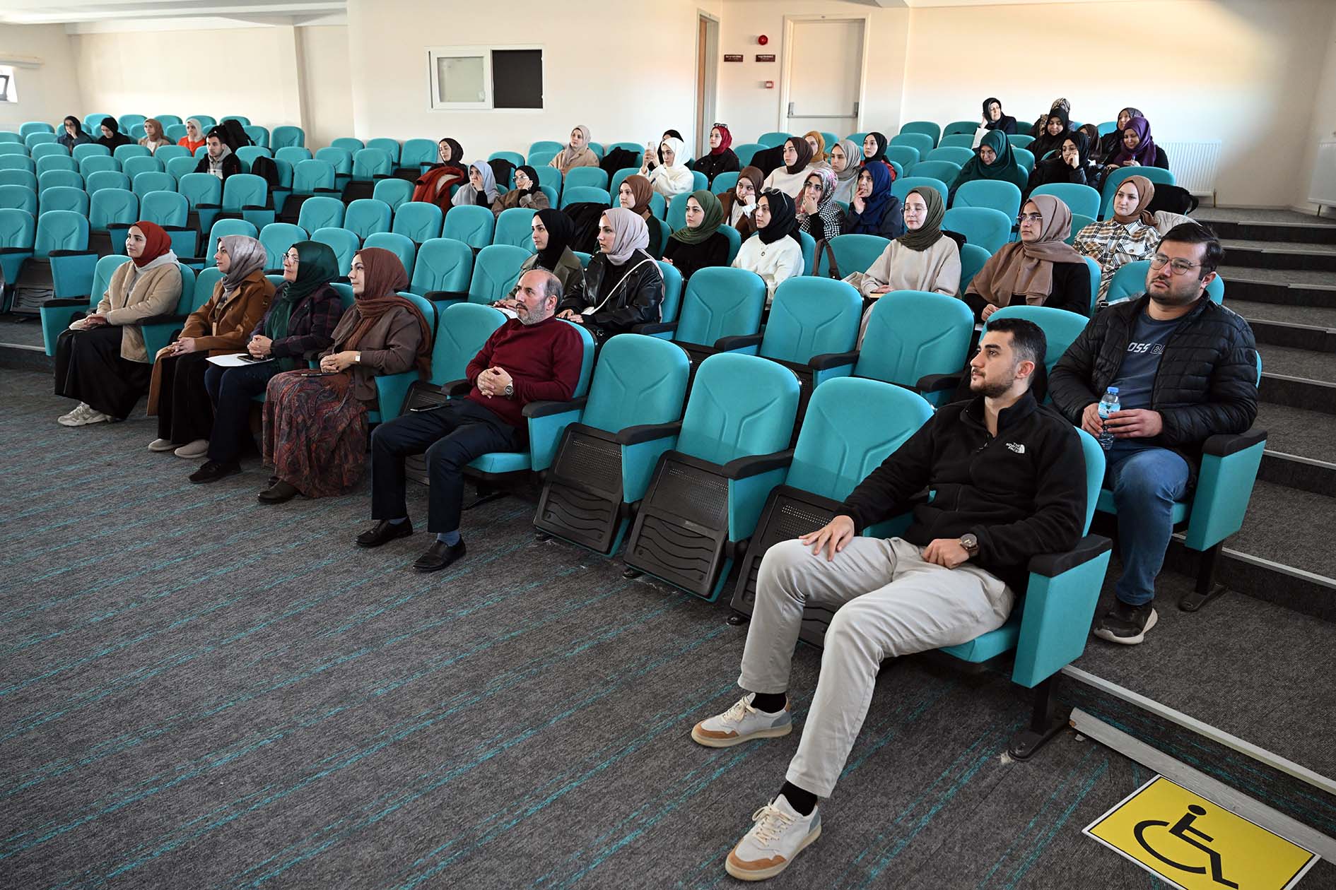 AKÜ’DE “BALİ’DE SANAT” KONFERANSI DÜZENLENDİ