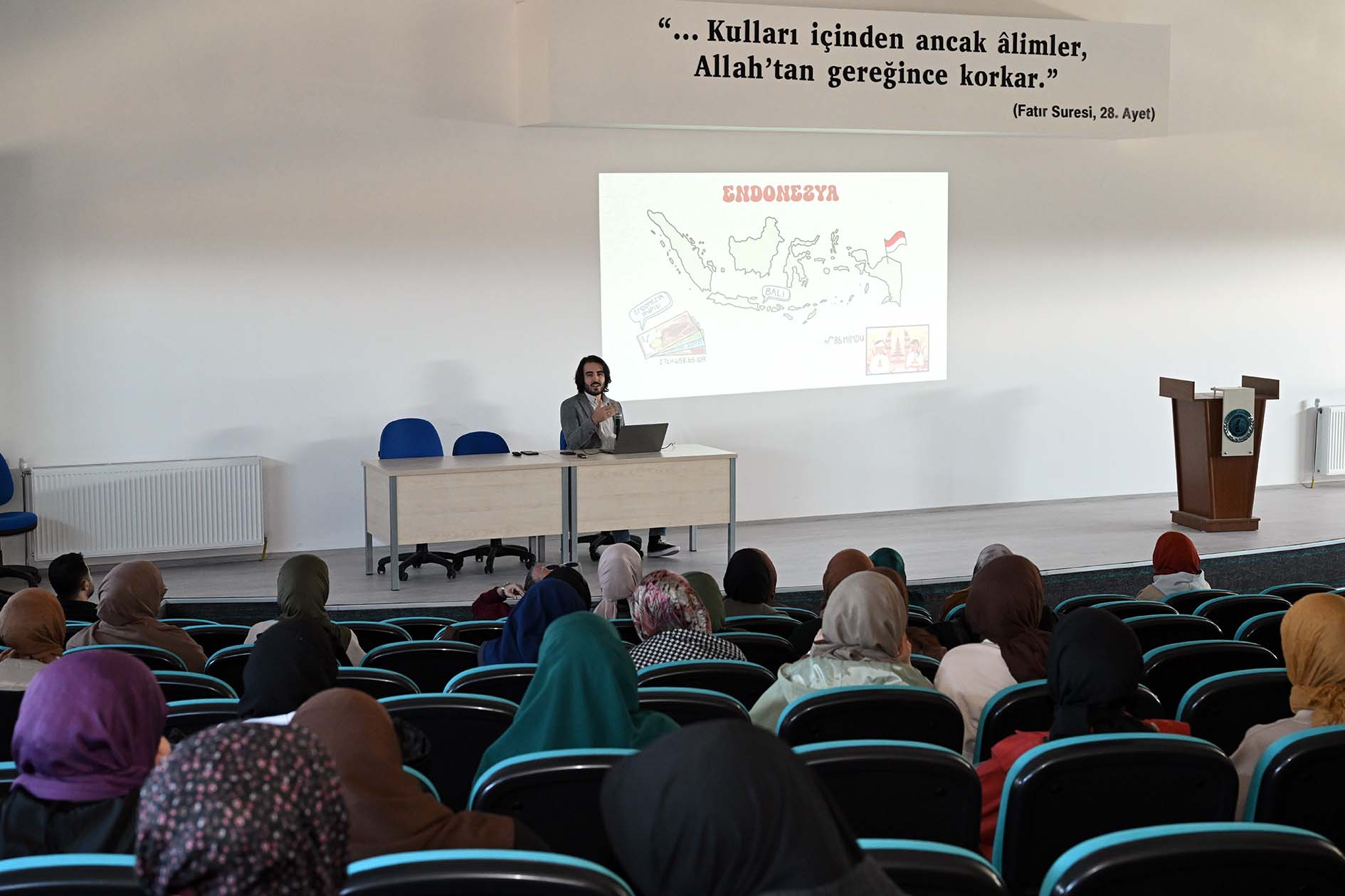 AKÜ’DE “BALİ’DE SANAT” KONFERANSI DÜZENLENDİ