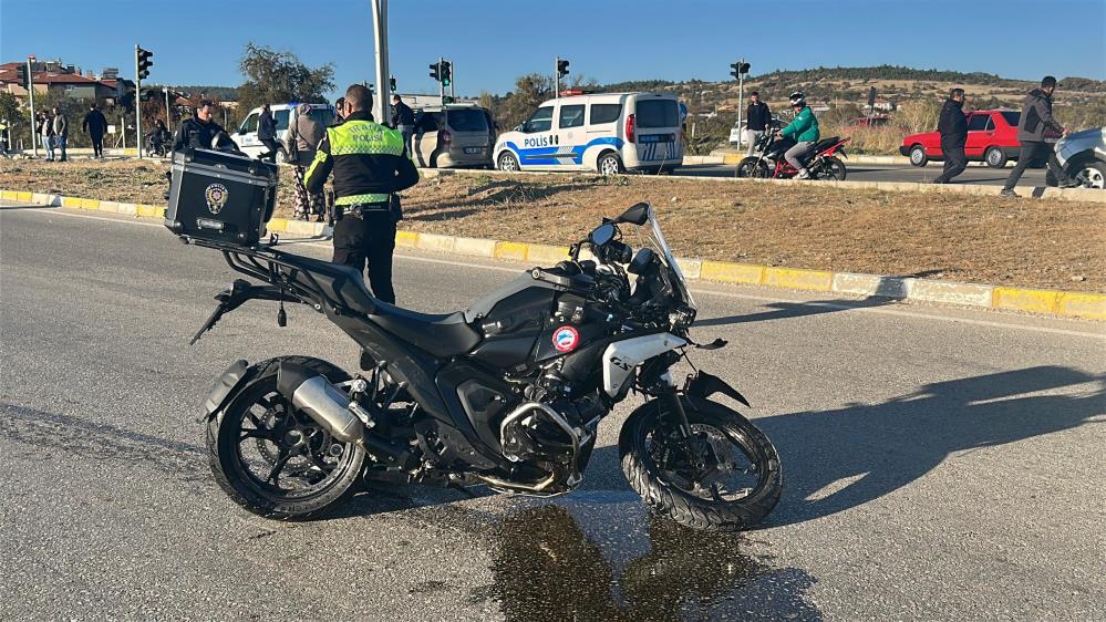 Motosikletli Polis Ekibi Kaza Yaptı: 4 Kişi Yaralandı