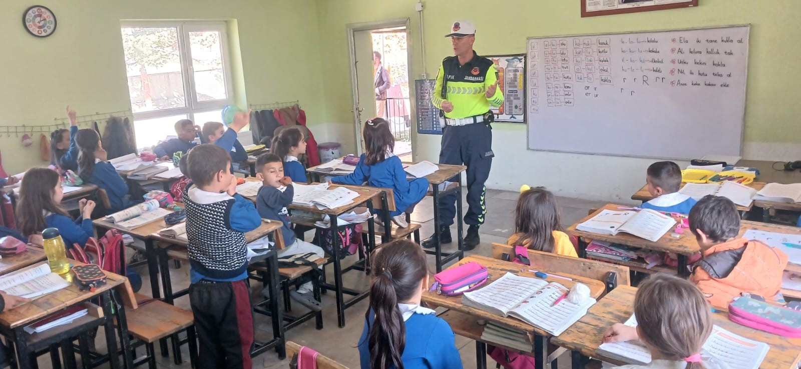 Ara Tatil Öncesi Miniklere Trafik Kuralları Anlatıldı