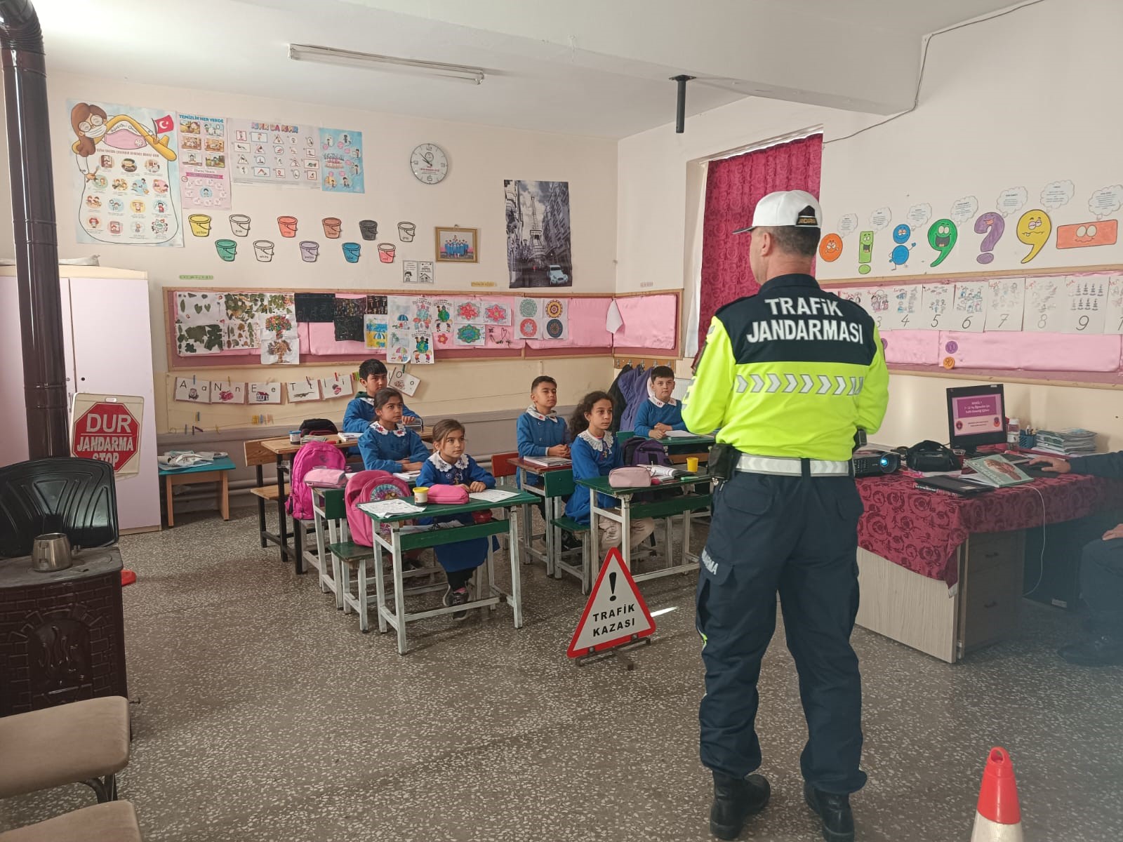 Ara Tatil Öncesi Miniklere Trafik Kuralları Anlatıldı