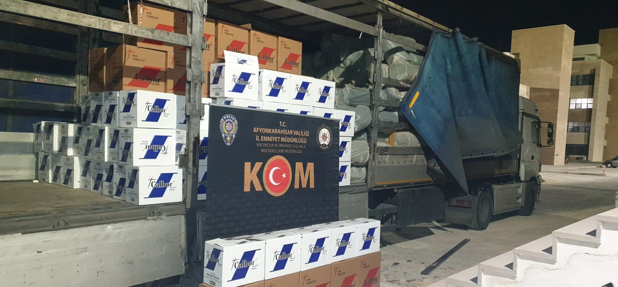 Afyonkarahisar’da Tırda Dev Kaçakçılık Operasyonu
