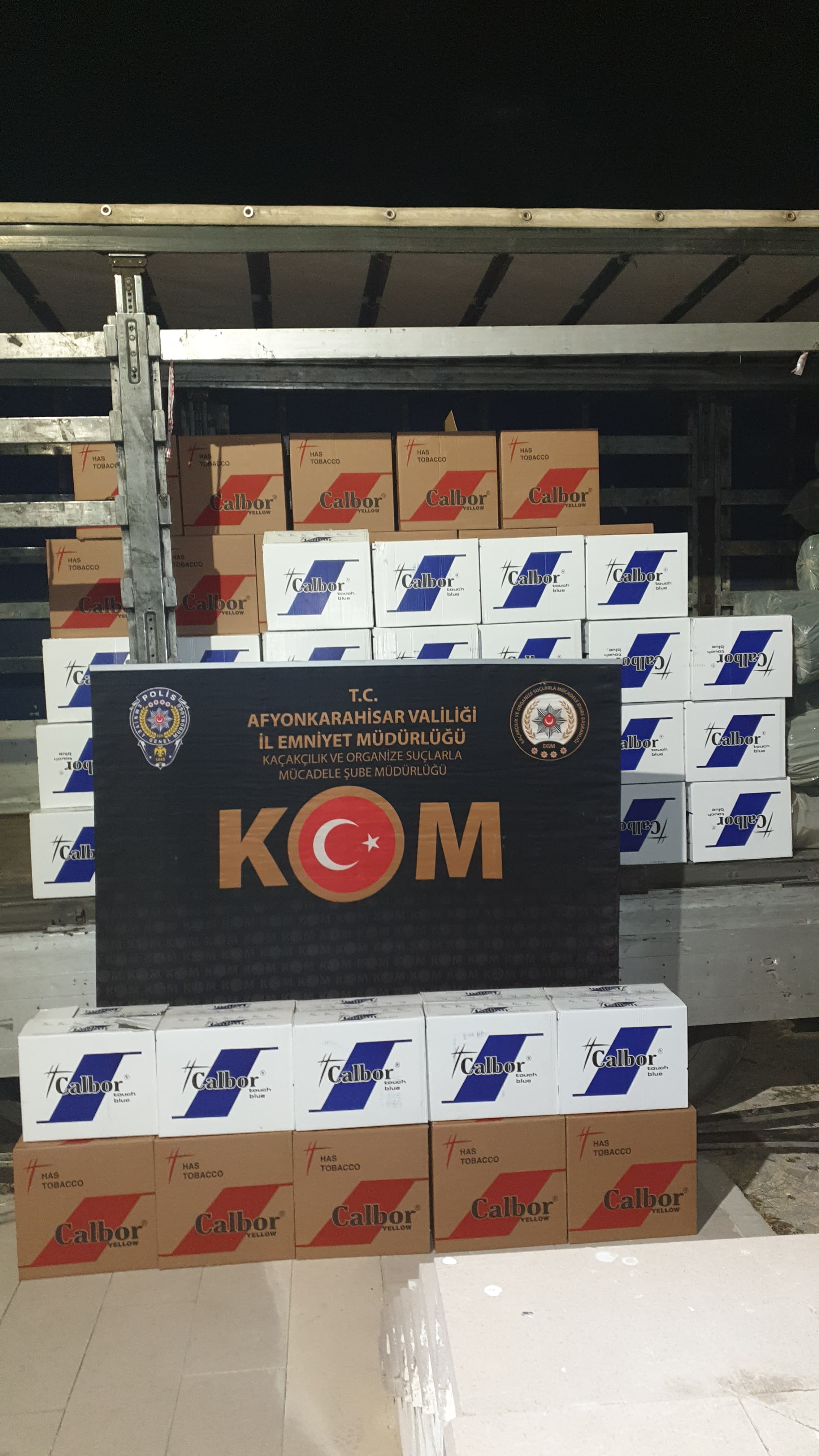 Afyonkarahisar’da Tırda Dev Kaçakçılık Operasyonu
