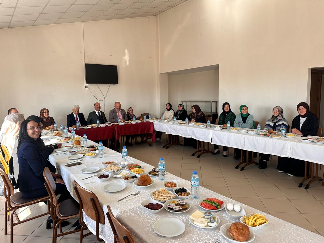 Afyonkarahisar’da Şehit Annelerine Kahvaltı Programı Düzenlendi