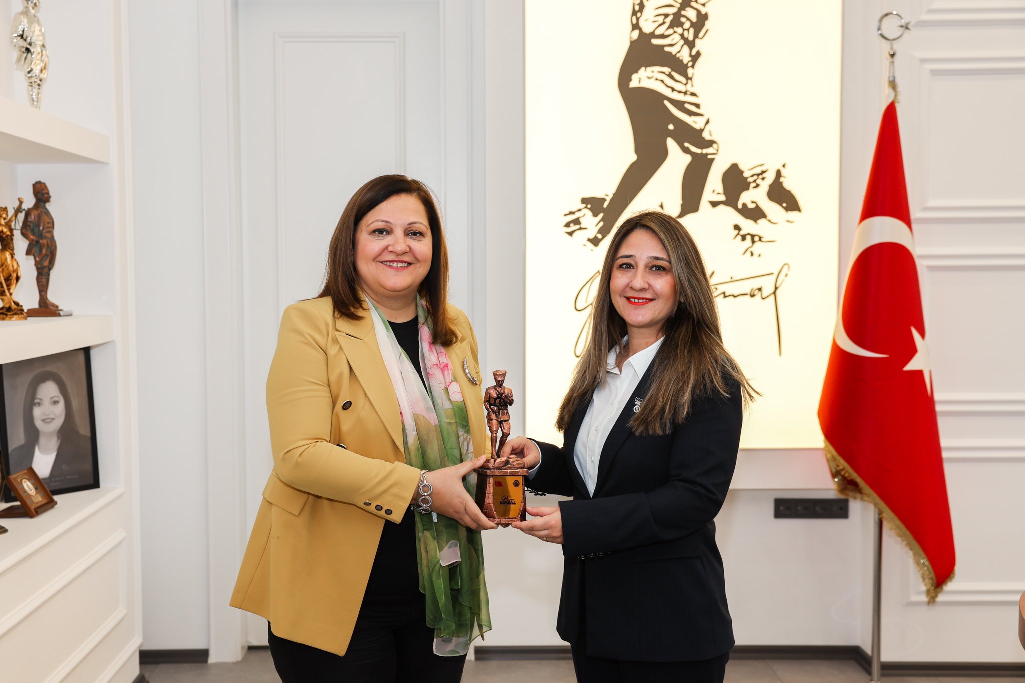 Afyon'un İlk Kadın Başkanları Buluştu!
