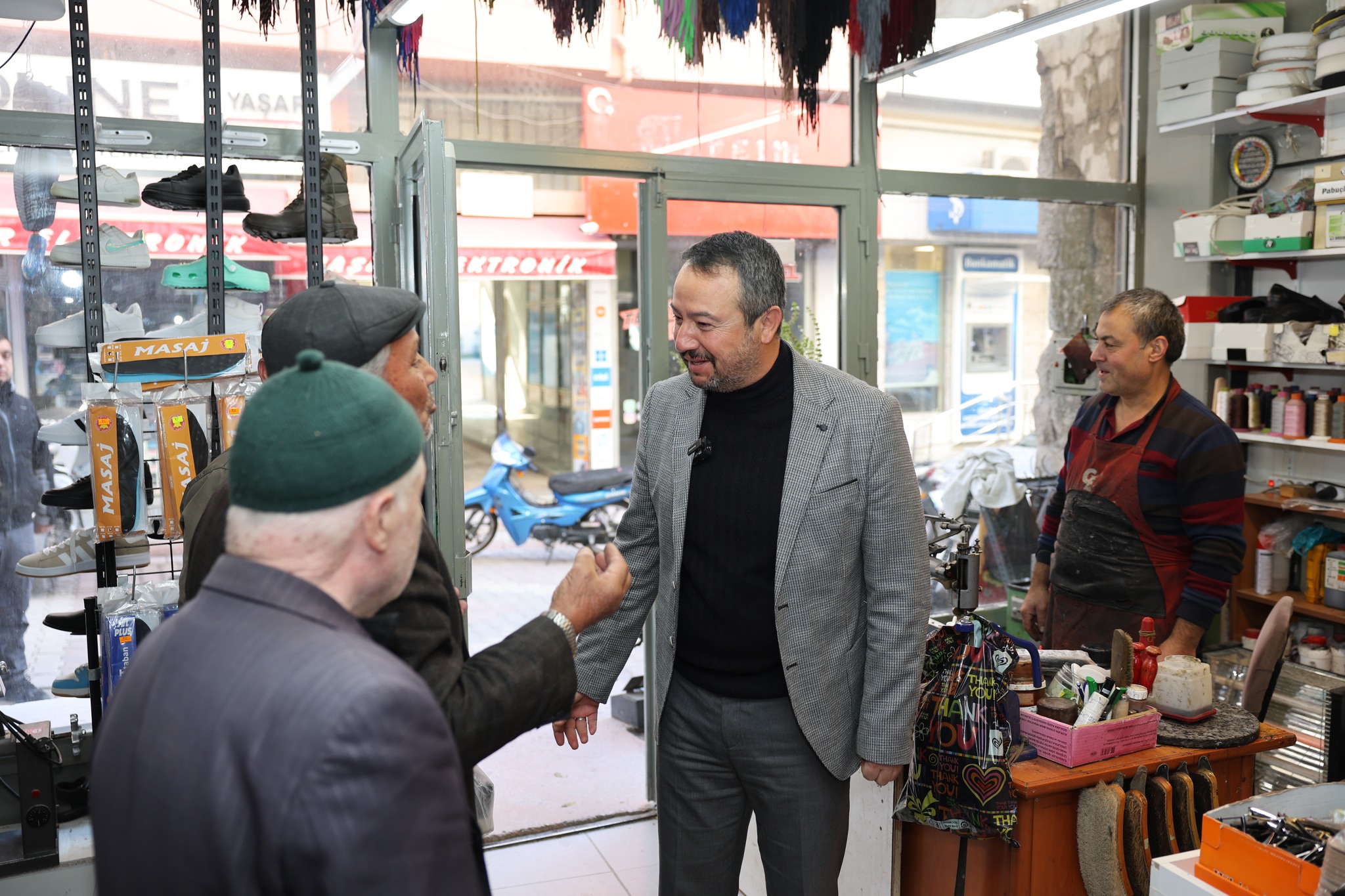Başkan Öztaş, Ulu Camii Çarşı Esnafını Ziyaret Etti