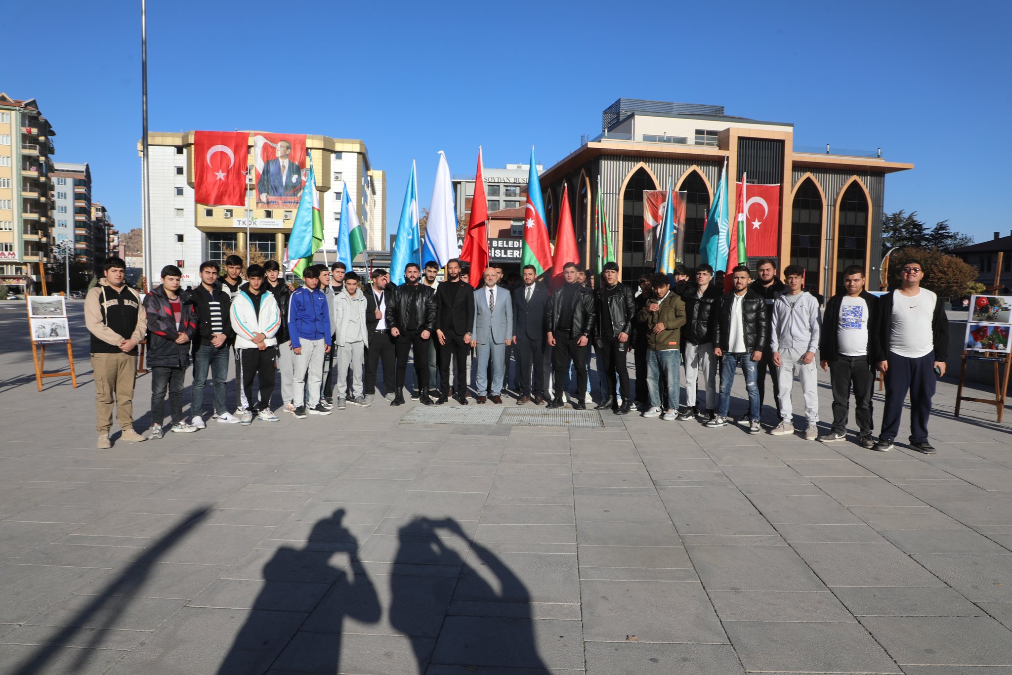 AK Partili Şahin Ve Karahan,  "Karabağ Zaferinin 4. Yılı" Sergisine Katıldı