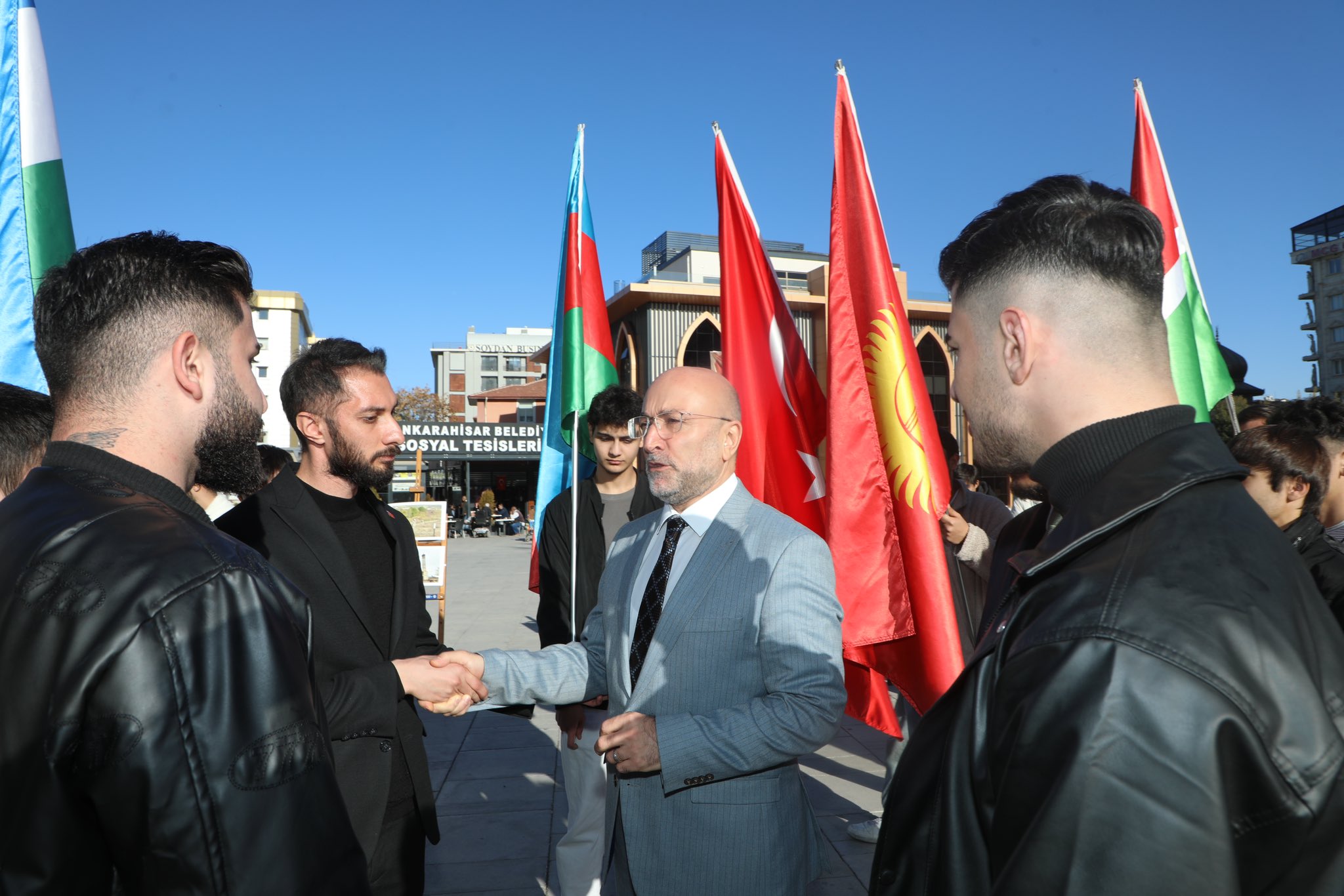AK Partili Şahin Ve Karahan,  "Karabağ Zaferinin 4. Yılı" Sergisine Katıldı