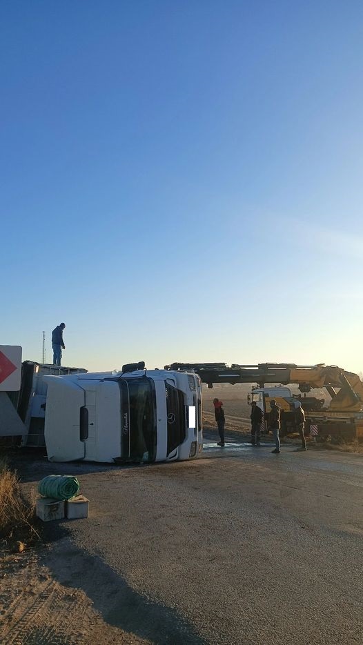 Çobanlarda Devrilen TIR’ı Kaldırma Çalışmaları Sürüyor