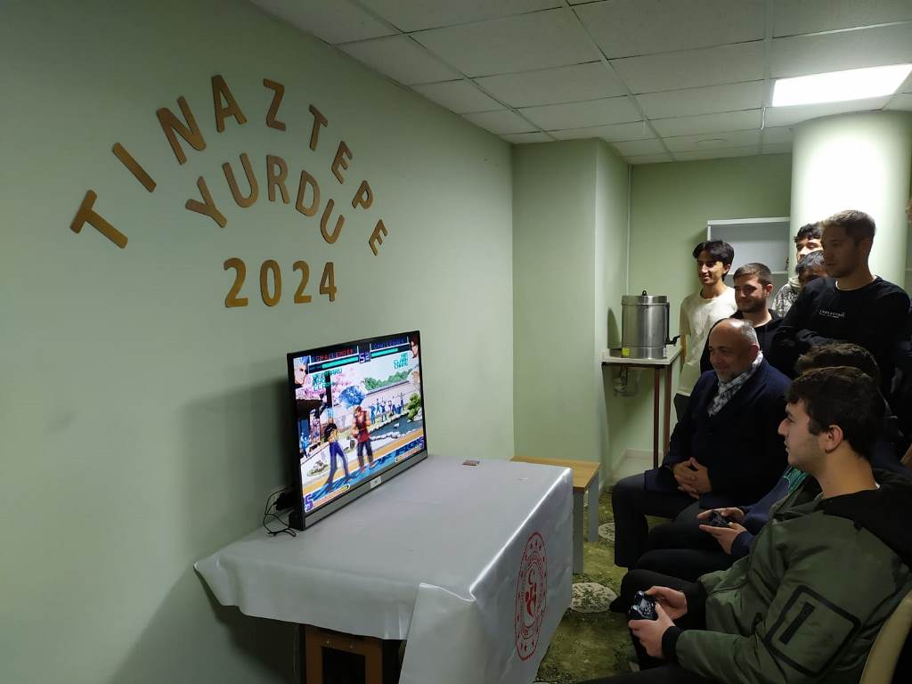 TINAZTEPE YURDU'NDA 90'LAR NOSTALJİ OYUNLARI TURNUVASI SONA ERDİ