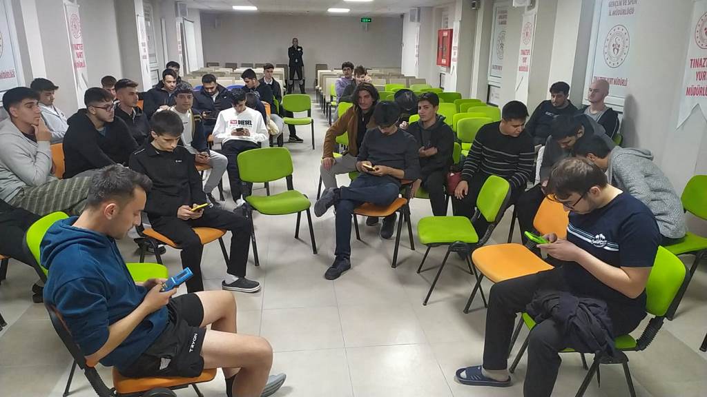 TINAZTEPE YURDU'NDA 90'LAR NOSTALJİ OYUNLARI TURNUVASI SONA ERDİ
