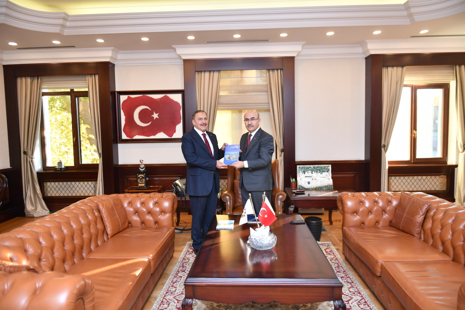 Eski Bakan Eroğlu Ankara’da Emniyet Genel Müdürü Demirtaş’ı Ziyaret Etti