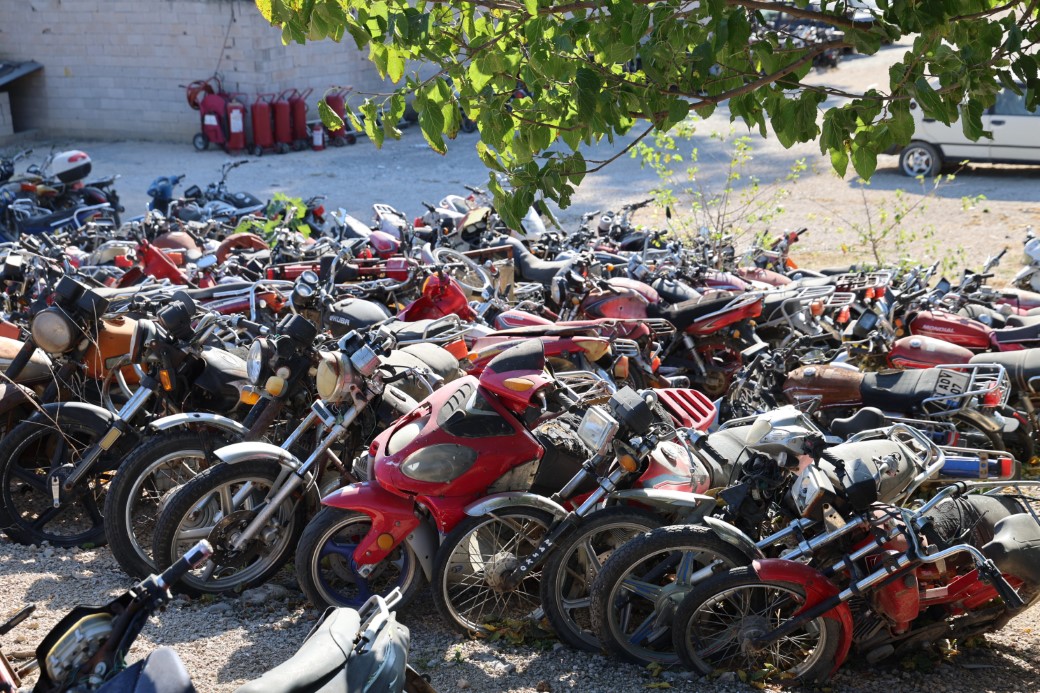 YEDİEMİN OTOPARKLARI HURDALIK GİBİ