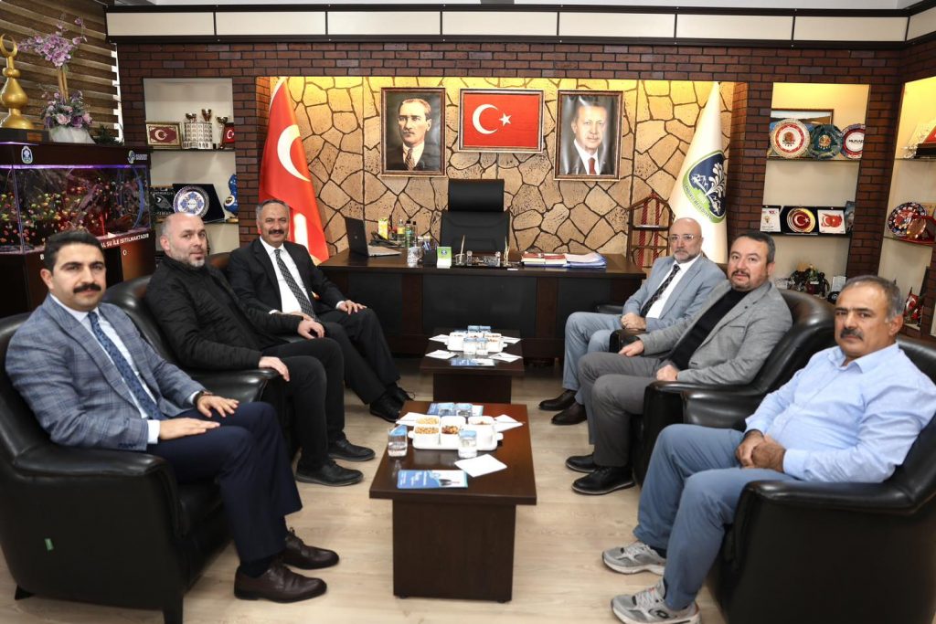 ANAYASA MAHKEMESİ ÜYESİ AKÇİL, BAŞKAN ÖZTAŞ'I ZİYARET ETTİ