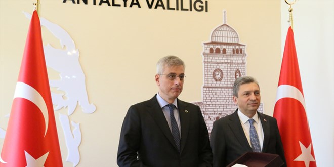 'YENİ YÖNETMELİK REÇETE YAZMA ÖZGÜRLÜĞÜNÜ ORTADAN KALDIRMIYOR'
