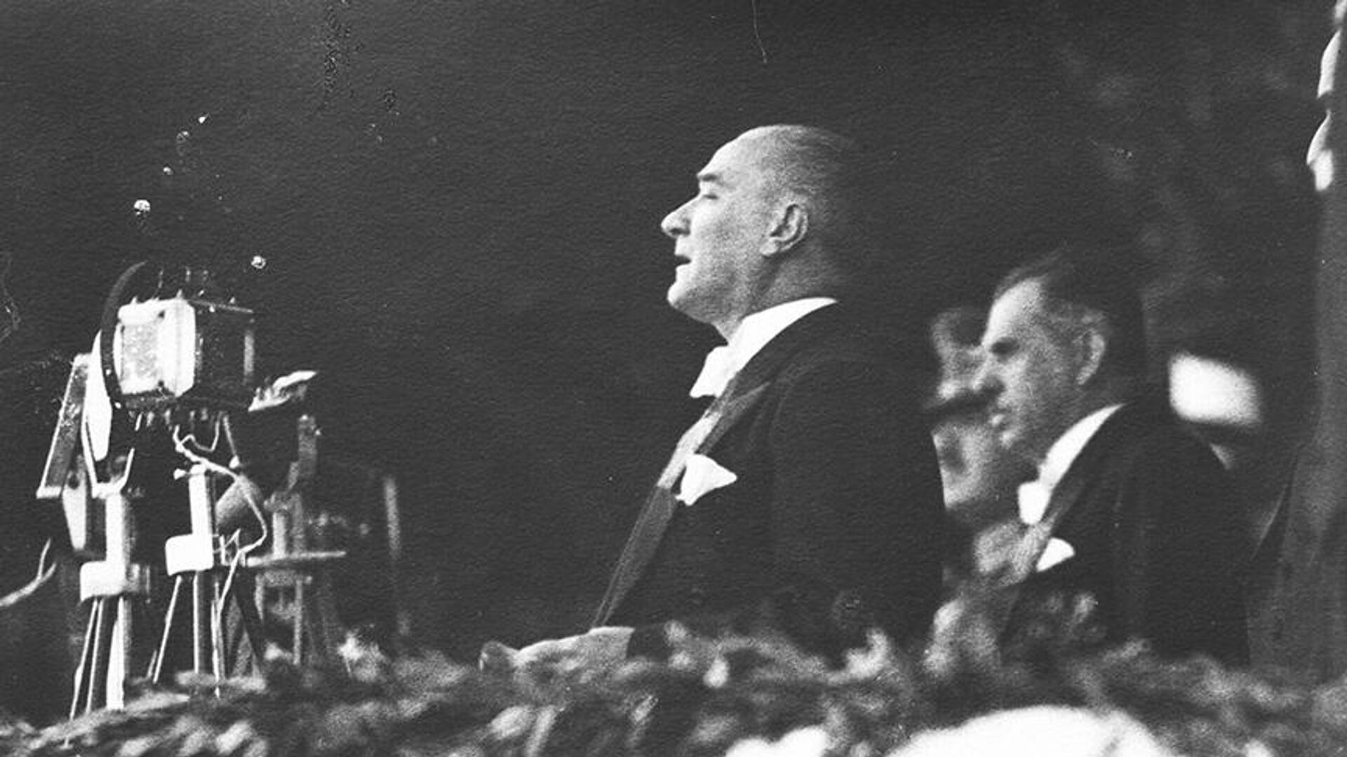 ULU ÖNDER MUSTAFA KEMAL ATATÜRK'Ü SAYGI VE MİNNETLE ANIYORUZ