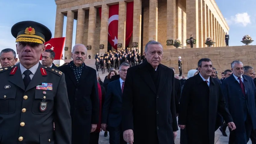 Cumhurbaşkanı Erdoğan ve devlet erkanı Ata'nın huzurunda