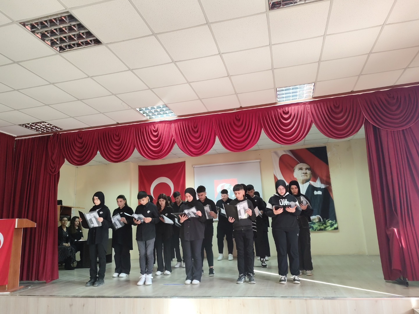 Kızılören İlçesinde Atatürk’ü Anma Programı Gerçekleştirildi