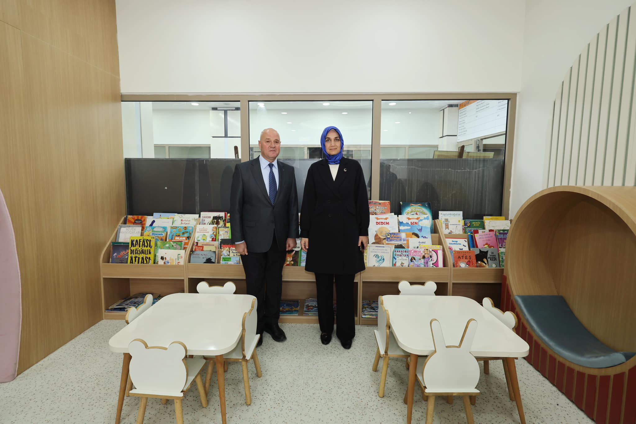 Vali Yiğitbaşı Gedik Ahmet Paşa İl Halk Kütüphanesi’nde Çalışmaları İnceledi