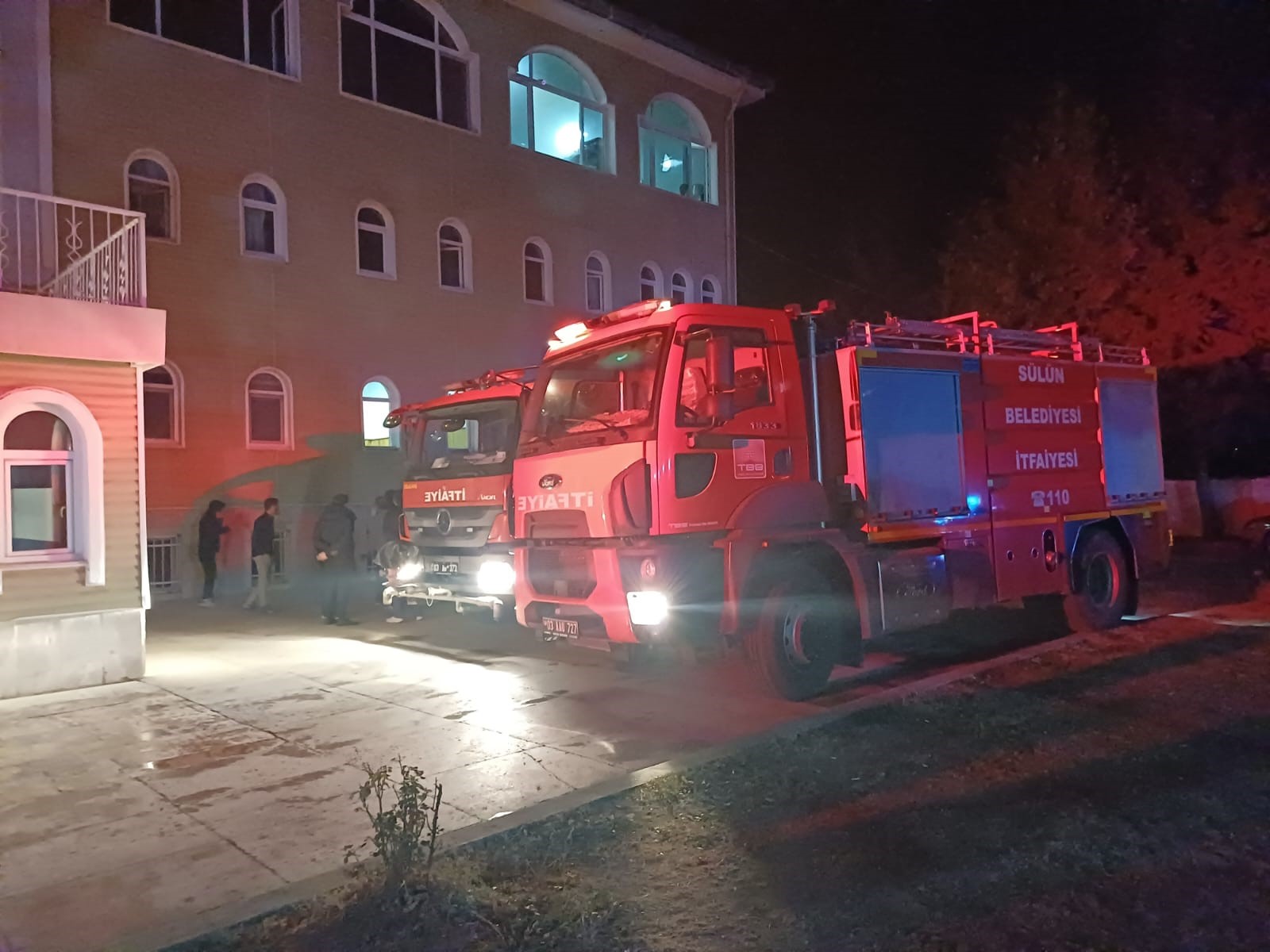 Afyon'da Kur'an Kursunda Yangın: 2 Öğrenci Hastaneye Kaldırıldı