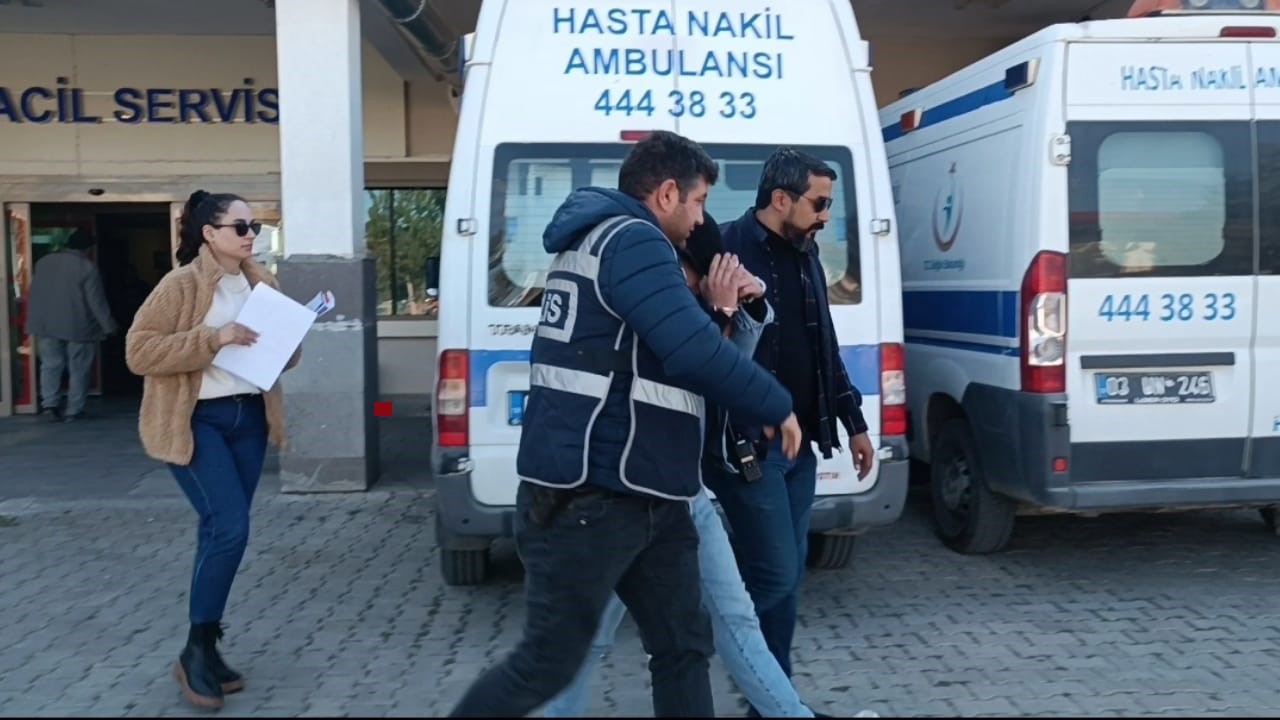 İstanbul'dan Ruhsatsız Silah Getiren Şahıs Şuhut'ta Yakalandı