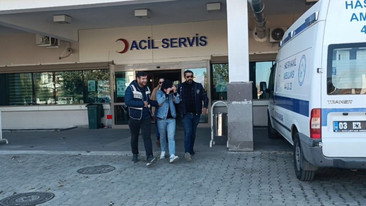 İstanbul'dan Ruhsatsız Silah Getiren Şahıs Şuhut'ta Yakalandı
