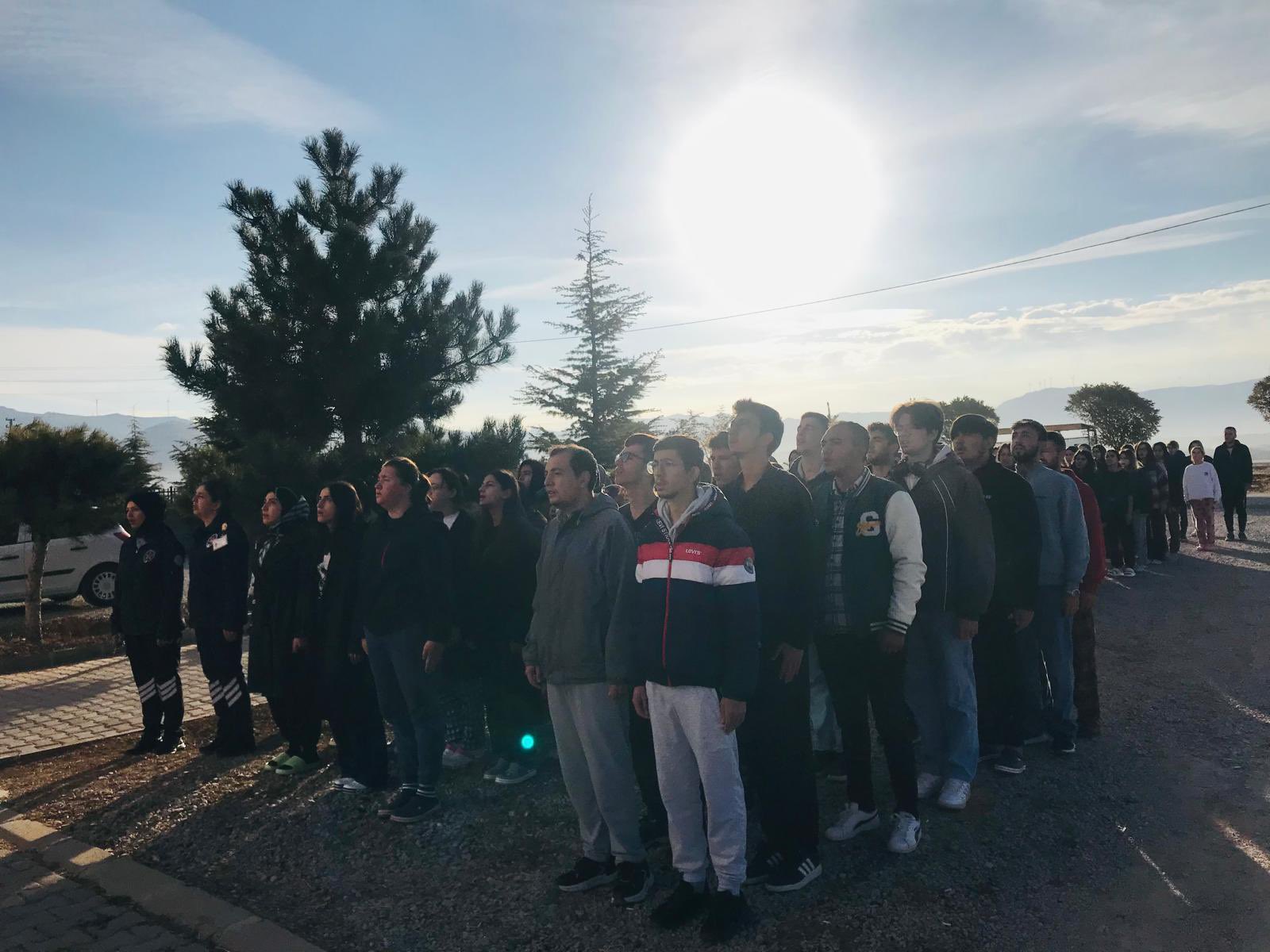 KYK Yurtlarında Kalan Gençler Atatürk'ü Andı