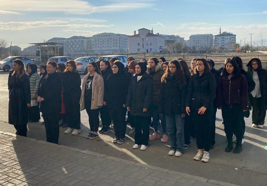 KYK Yurtlarında Kalan Gençler Atatürk'ü Andı