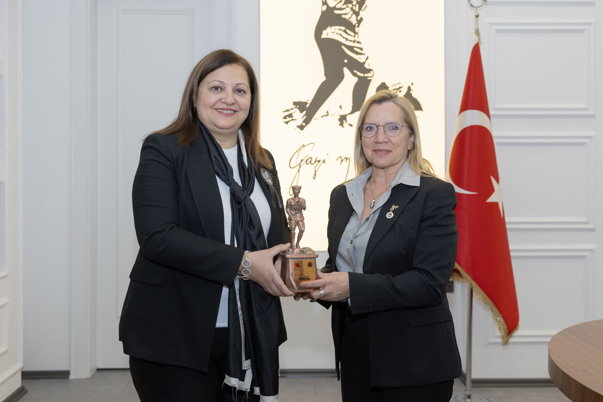 Türkiye Üniversiteli Kadınlar Derneği'nden Başkan Köksal’a Anlamlı Ziyaret