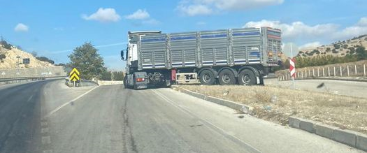 Afyon’da TIR Refüje Çıktı O Anlar Kameralara Yansıdı