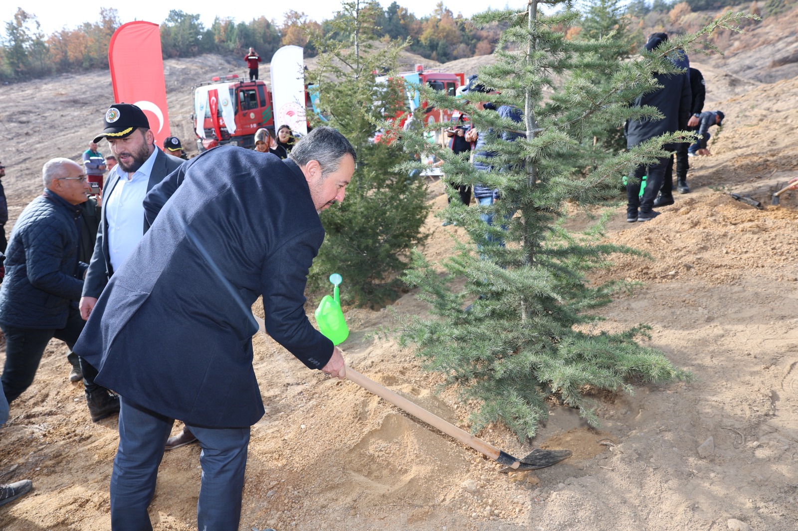 Yangın Sonrası Doğa Yeniden Canlanıyor!  Milli Ağaçlandırma Günü'nde Akharım'da Fidan Dikimi