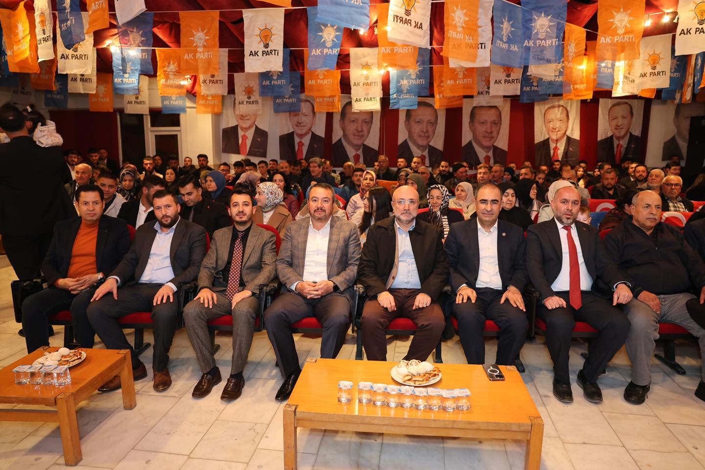 7. Olağan Kongresi gerçekleştirildi:  AK Parti Sandıklı İlçe Gençlik Kolları kongresi yapıldı