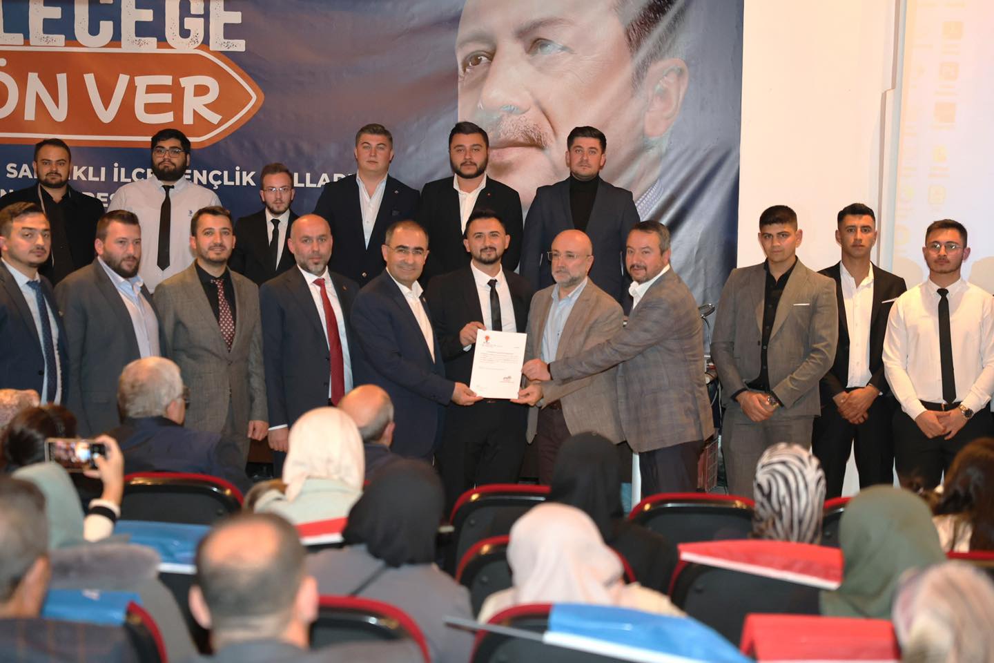 7. Olağan Kongresi gerçekleştirildi:  AK Parti Sandıklı İlçe Gençlik Kolları kongresi yapıldı