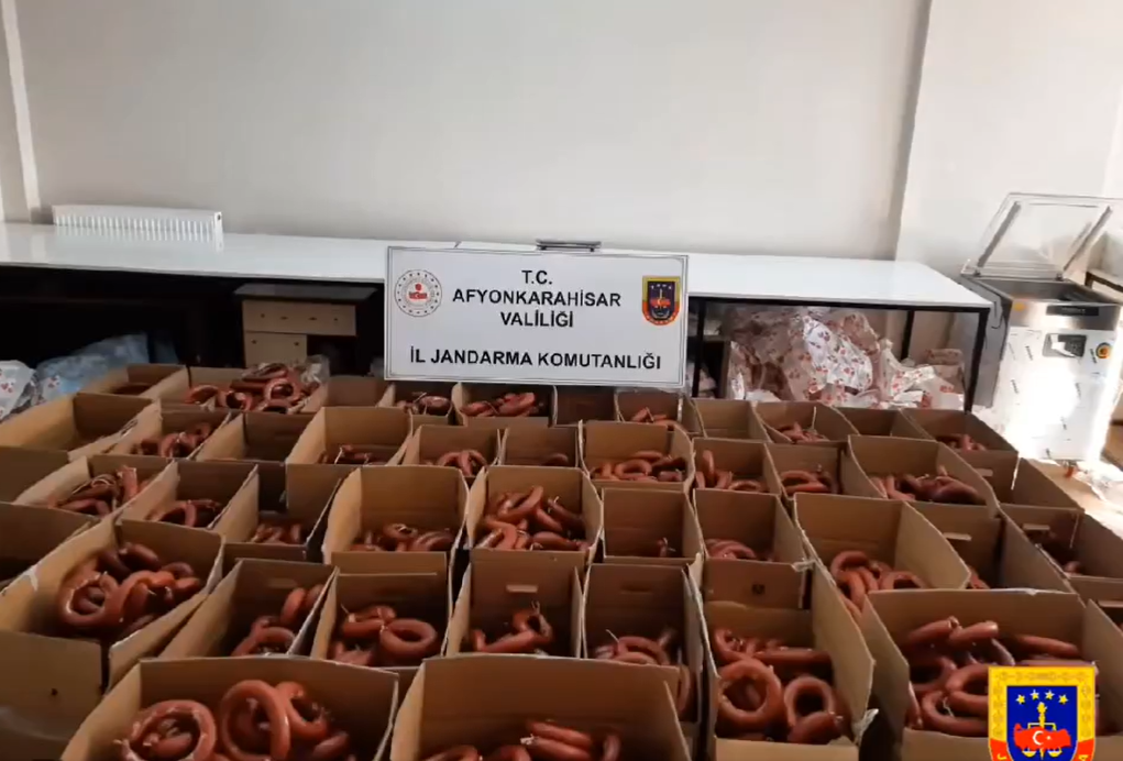Afyonkarahisar'da 250 Bin TL Değerinde 1 Ton Sahte Sucuklar Ele Geçirildi