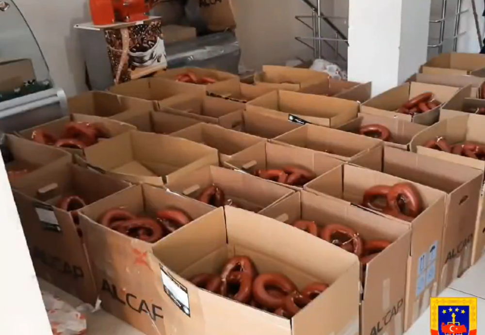 Afyonkarahisar'da 250 Bin TL Değerinde 1 Ton Sahte Sucuklar Ele Geçirildi