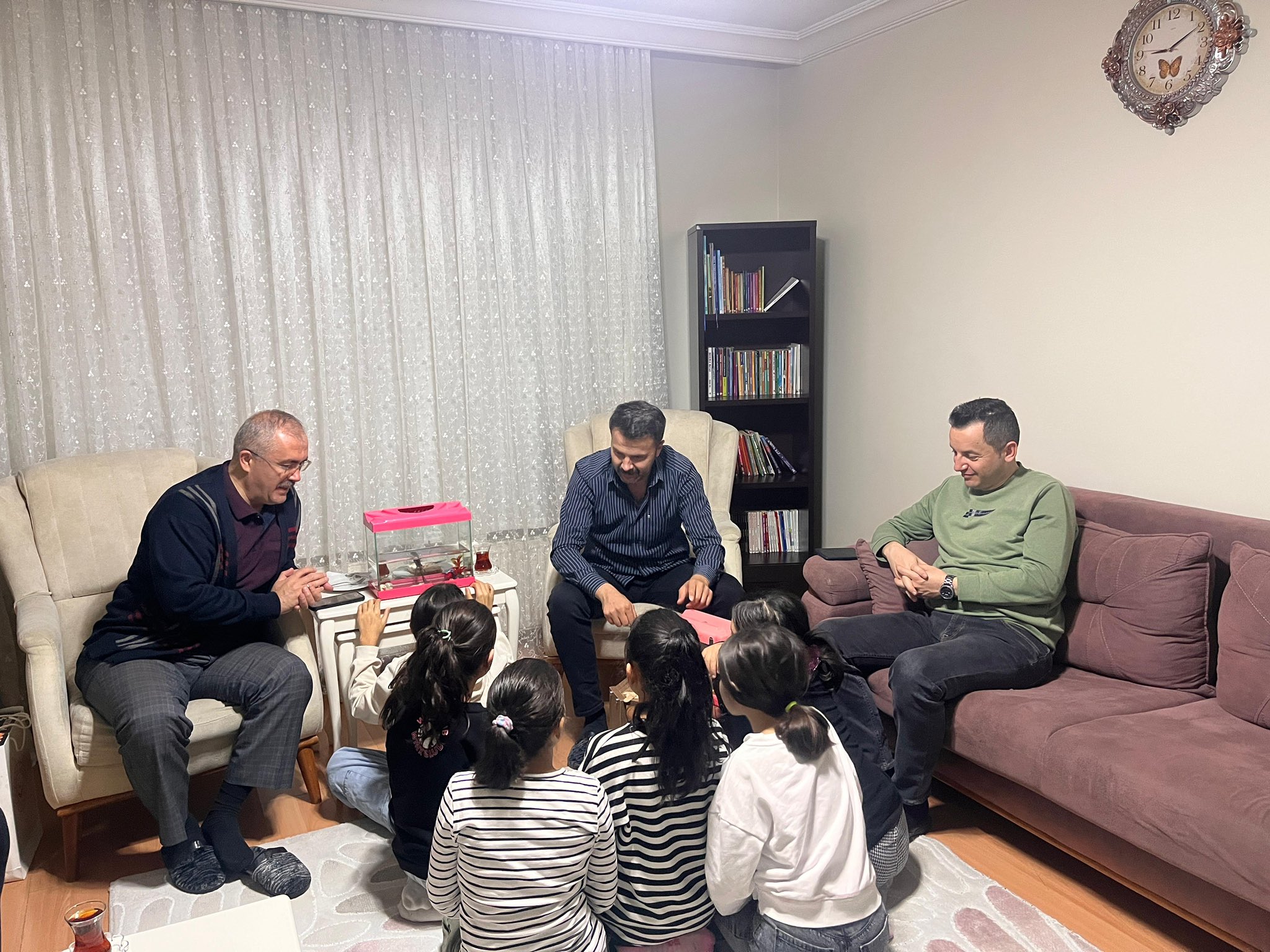 Devlet Korumasındaki Çocuklara Bir Baba Şefkatiyle Yaklaşıyor