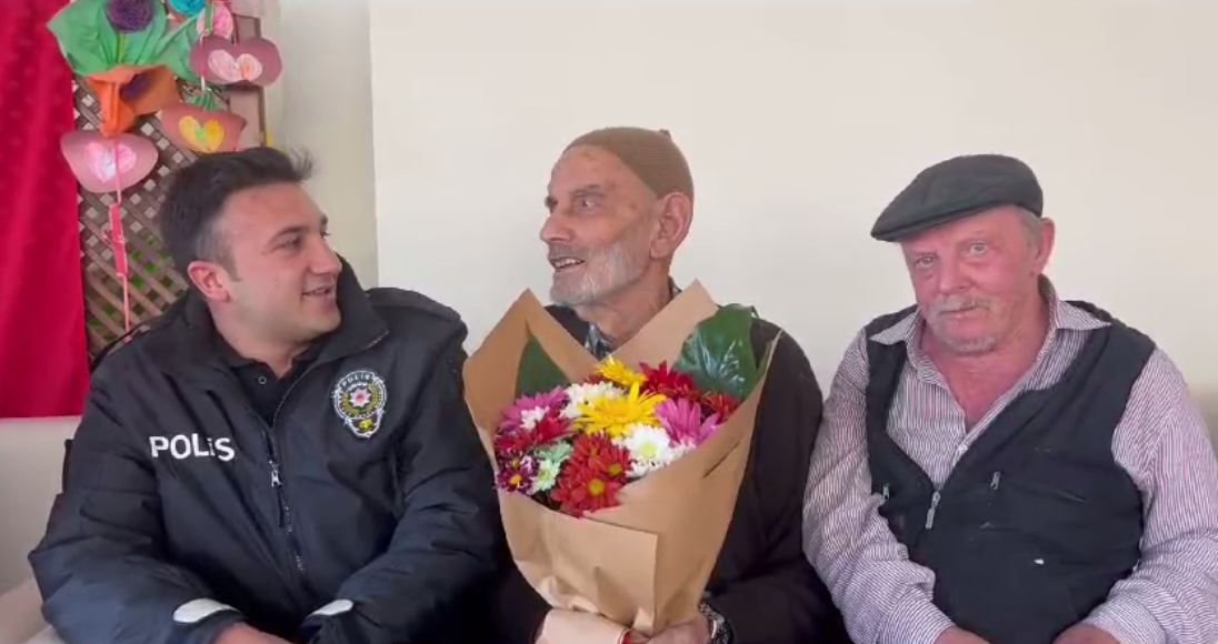 Afyon’da Polis Ekipleri Yaşlılara Gönül Baharı Getirdi